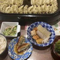 手作り餃子　小松菜と揚げの味噌汁　おでん　きゅうりとハムの塩レモン和え|おさむん17さん