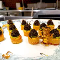 毛がにとアボカド、キャビアのグジェール| もうちゃんさん