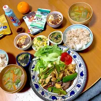 お皿のサイズ感まちがえてモリモリになってしもーたキノコとピーマンの照り焼きソース糸島牛ステーキ🥩|さくたえさん