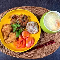 Fried food breakfast with eggs sour soup|yeni kartikasariさん
