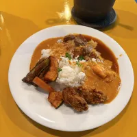 牛肉とチキンと海老のカレーに牡蠣フライと揚げ野菜トッピング|ちゃみこさん