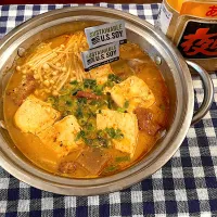 ごろっとモツ煮込み鍋🍲豆腐マシマシ👀|ワイントンさん