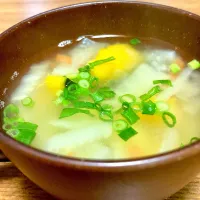 野菜たっぷりコンソメスープ🍀|まいりさん