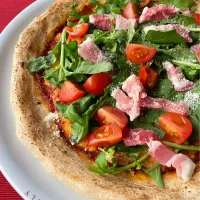 生ベーコンとルッコラのピザ