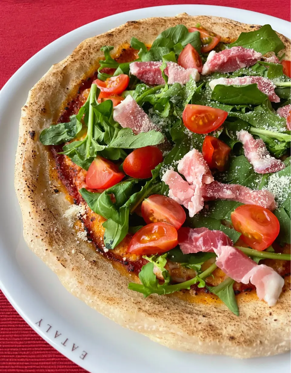 生ベーコンとルッコラのピザ|アッチさん