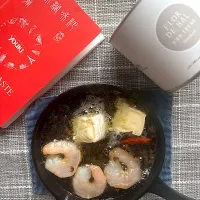 エビとカマンベールチーズの青山椒アヒージョ