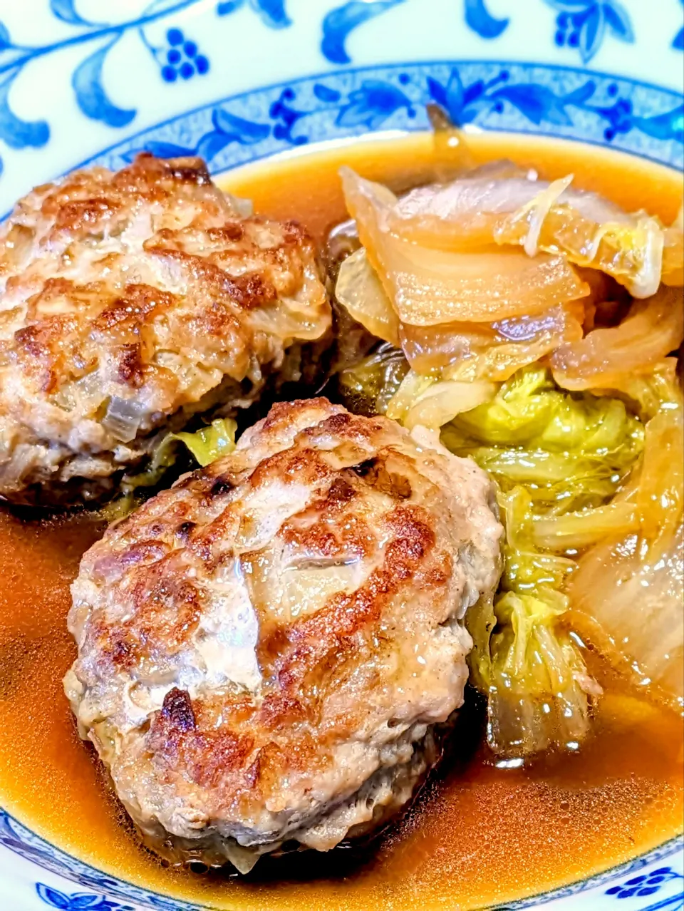 白菜とハンバーグのオイスターソース煮|香っちゃんさん