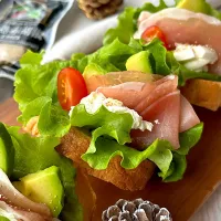 【ユウキ世界の食卓探検隊🌏】生ハムとアボカドとクリームチーズ de ボカディージョ