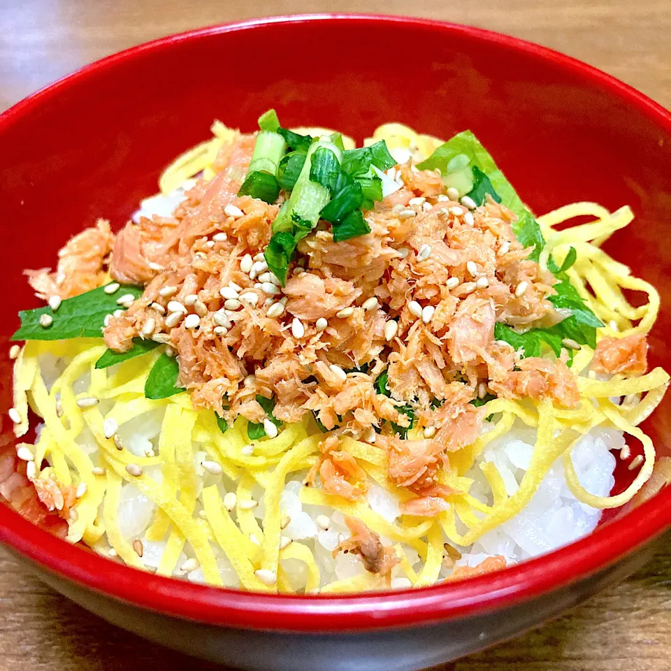 鮭の塩焼き丼🍀|まいりさん