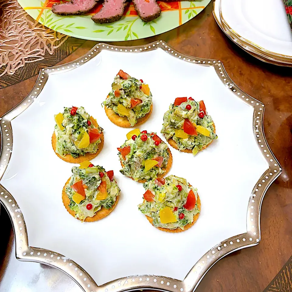 アボカドディップのツリー🌲カナッペ|ショコラさん