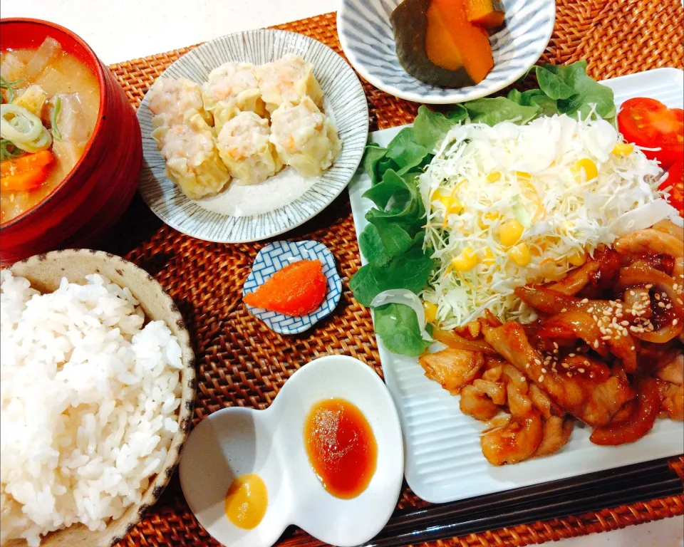 生姜焼き、南瓜の煮物、蓬莱の海老しゅうまい、明太子、豚汁|samさん