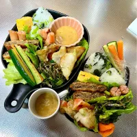 #毎日のお弁当記録。メンチカツ、カブ、人参、米粉揚げ、いりこカブの葉あえなど。|じゅんちゃんさん