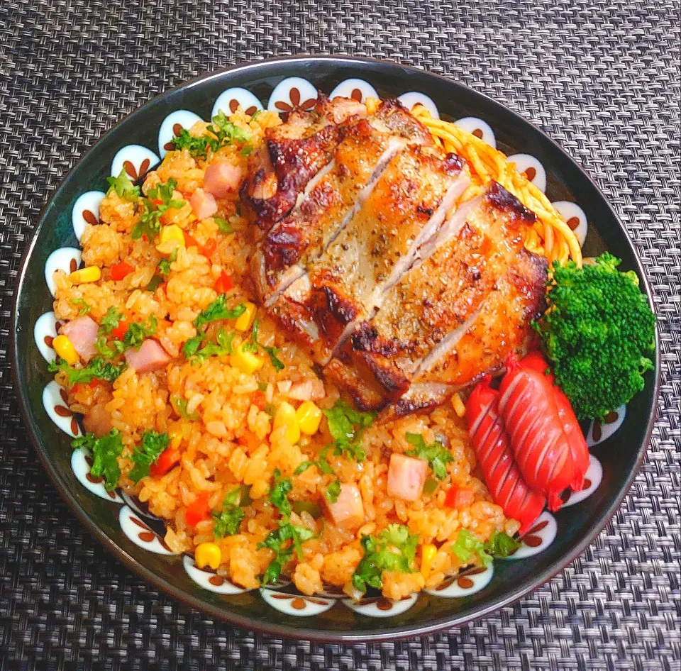 クリスマス風グリルチキンプレートでムスコの置きランチ|からあげビールさん