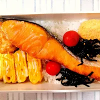 焼き鮭❤️卵焼き❤️旦那さんお弁当❤️| かおるcitronさん