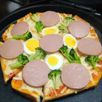 ボローニャソーセージ食パンピザ😍🍕🎄