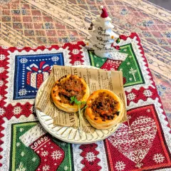 小腹が空いたら 冷凍パイシートで一口ミートパイ/Michiyo Shimizu