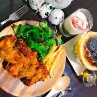 フライドチキン＆ポテト、ベビーリーフ、チキンポットパイ、イチゴのレアチーズケーキ| サトリさん