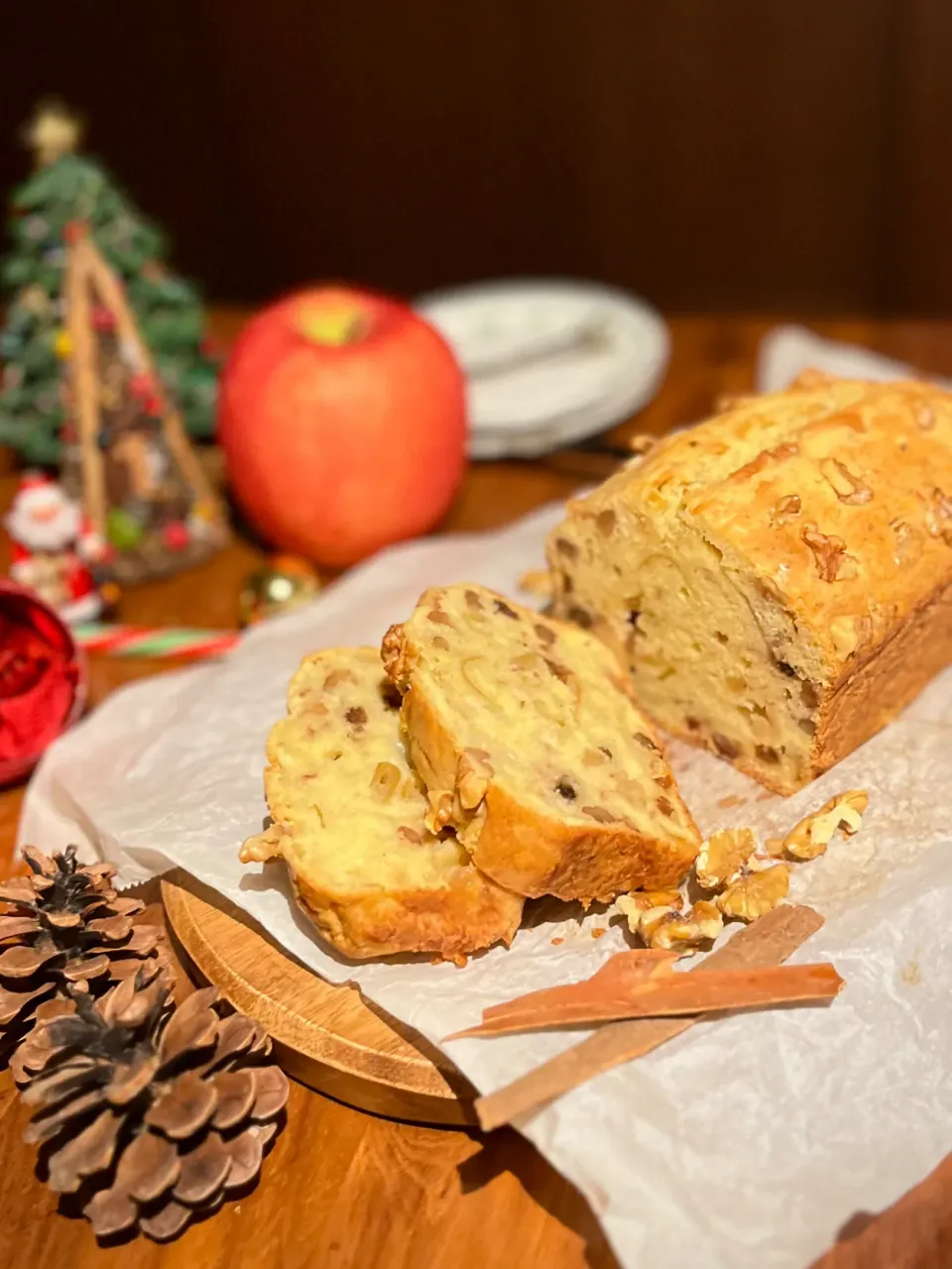 シナモン香る、林檎と胡桃のほっこりクリスマスケーキ🎄|アッコ✨さん