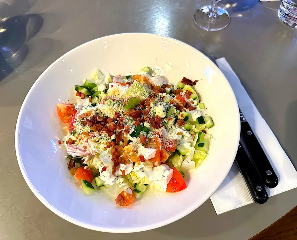 MJ 23スポーツバー＆グリルのBLTサラダ|kazuさん