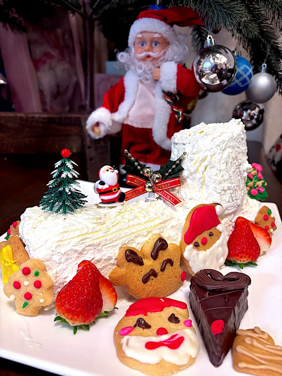 娘とクリスマスケーキ🎂🎄🤶|Chiharϋnさん