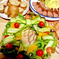 クリスマスリースサラダ🥗と炊飯器ローストビーフ|若凜さん