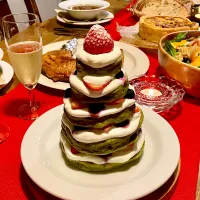 抹茶のクリスマスツリーパンケーキ🌲🥞🍵🍓🎄| sato*さん