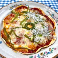 餃子の皮のピザ　下仁田ネギとシラス|田中章さん