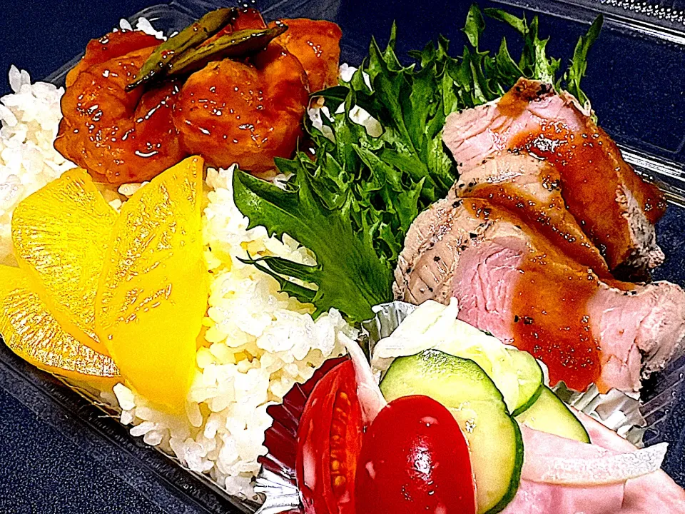 クリスマスバージョン🎄　　　　　　　　　　　　息子持ち帰り弁当🍱|サチ😊さん