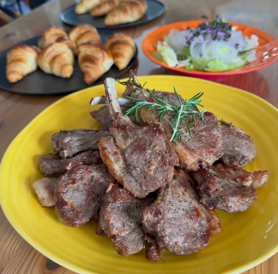 たくさんいただいたローズマリーでラムチョップグリル|愛さん
