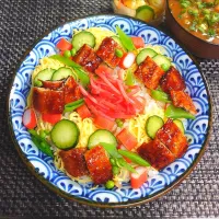 秋刀魚の蒲焼きちらし寿司でムスコの置きランチ|からあげビールさん