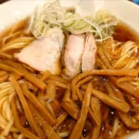 【1956年創業】 
中華そば 共楽 
竹の子そば (葱多め、1,050円) 
＋麺大盛 (50g、50円) 
＋生卵 (別椀、50円) 
@銀座2分、銀座一丁目、東銀座 
(JR東京駅から徒歩11分) 
25347
〈醤171塩57噌󠄀26タ12昆9出17 F18冷27混5つ3焼1ポ1〉