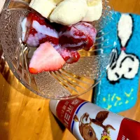 オープンマイクに行く準備しながら #おやつ　練乳いちごバナナ|ms903さん