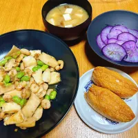 紫大根の浅漬け
シーフードミックスときのこの中華炒め
おいなりさん
お味噌汁はお揚げ、豆腐、なめこ|naoさん