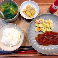 クリスマスご飯🎄(ポークソテー、マカロニサラダ、えのきたまご、小松菜スープ)|cocomikaさん