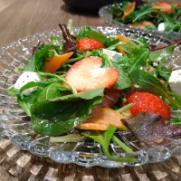 スモークサーモンといちごのサラダ|古尾谷りかこさん