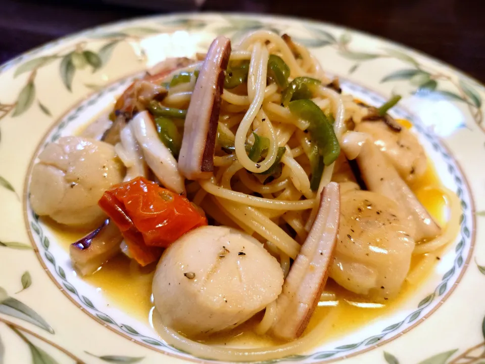 ホタテとイカのオイルパスタ(^○^)|しーPaPaさん