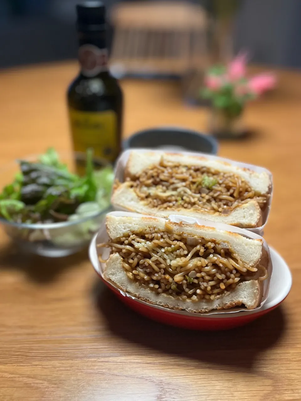 12/28の朝食　焼きそばパン|yoneさん