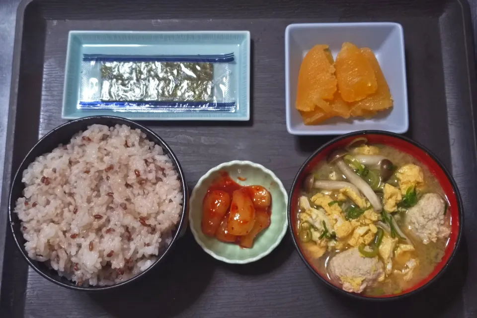 今日の朝ごはん（赤米ごはんに味付け数の子、味付けのり、つくねと卵のみそ汁、岩下のらっきょうキムチ）|Mars＠釜飯作り研究中さん