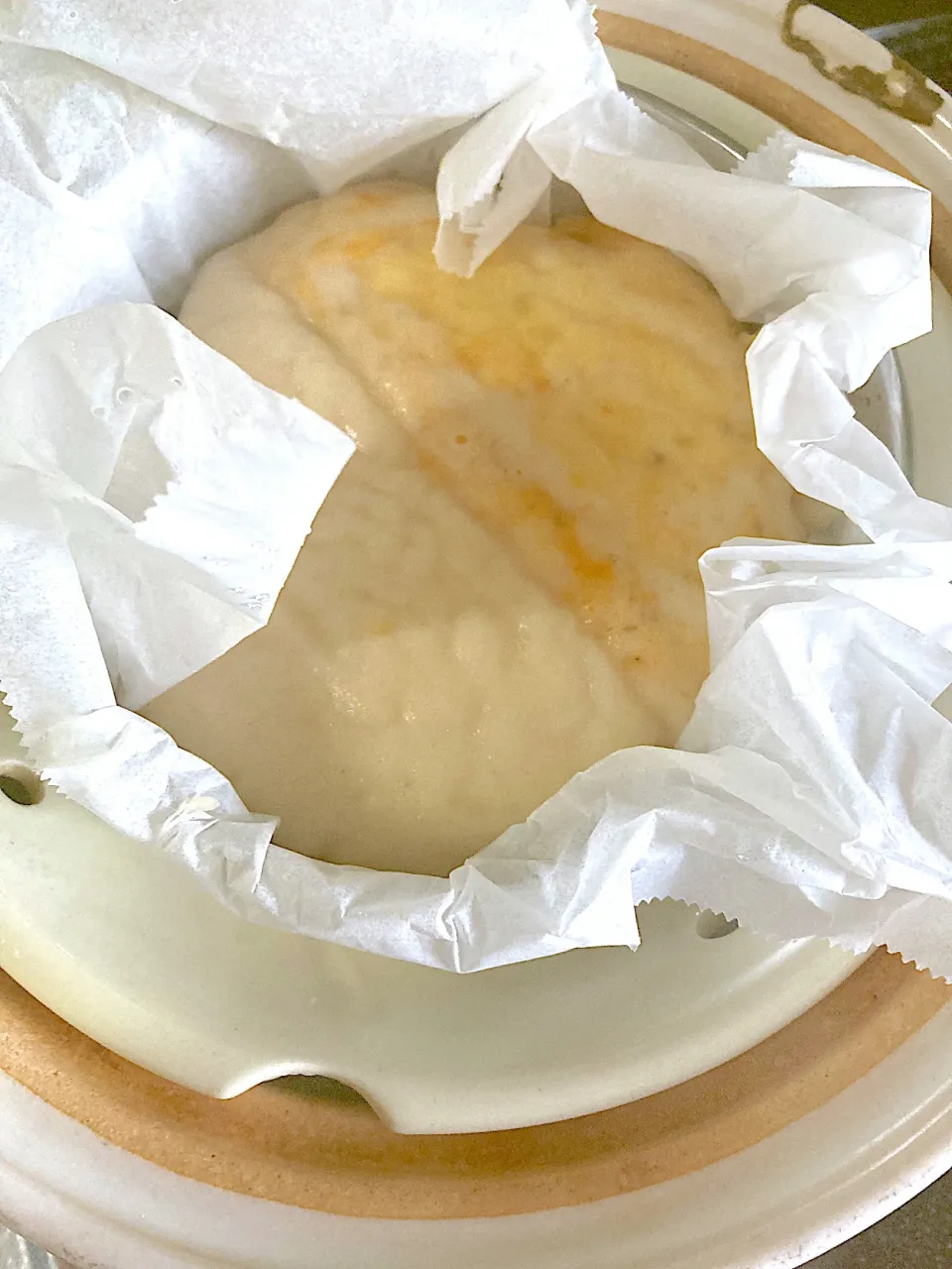 朔さんの料理 おやつ!!! のレシピでヘルシー蒸し土鍋de米粉蒸しパン🩷|さくたえさん