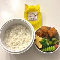 鶏唐揚げ
デミグラスハンバーグ
チーズウインナー
卵焼き
ブロッコリー
きゅうりの漬物
枝豆
のり弁
れも🍋|ayumomさん