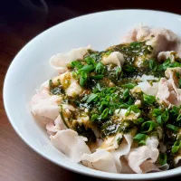 💫ネバネバ海藻と茹で豚のさっぱり丼| biskesさん