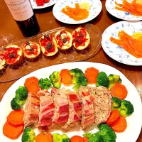 スイスローフ🧀スモークサーモン🍋トマトとキャビアのブルスケッタ🍅苺🍓アップルタルト🍎今日の夕食🥂20251228|rococoさん