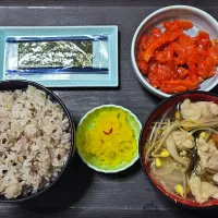 今日の朝ごはん（十五穀ごはんにサーモンユッケ、味付けのり、鶏汁、ごまたくあん）|Mars＠釜飯作り研究中さん