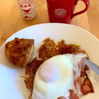 ハッシュブラウンとベーコンエッグ|きょうさん