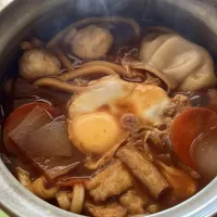 味噌煮込みうどん❣️家にあるもので。冷凍してた鶏団子と餃子🥟そして大根にんじん。