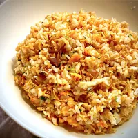 ランチに、カップヌードルチャーハンを頂きました😋🎵👍|ギムレットさん