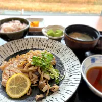 佐賀金星豚のレモンステーキ定食|みゃ〜・はつさん