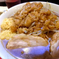 【TRY ラーメン大賞 2018年 
汁なし部門1位】 
【食べログ TOP 5000】
用心棒 神保町店 
ラーメン (980円、麺300g) 
― 麺半分150g
＋豚追加1 (180円)
＋スキヤキ (生卵/魚粉/葱、130円)
＋ニンニクマシ (無料) 
＋ショウガマシマシ (無料) 
＋ヅケアブラマシ (無料)
@神保町3分 
(JR秋葉原駅から徒歩25分) 
25350
〈醤172塩58噌󠄀27タ12昆9出17 F18冷27混5つ3焼1ポ1〉|大脇さん