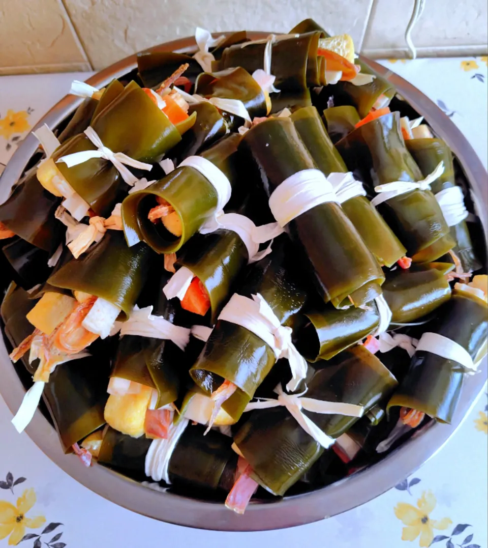 大量の昆布巻き作り✨😂これから煮ます✨|シュビラさん