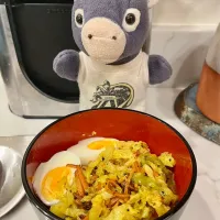 2025/12/29    サッポロ一番味噌ラーメン、インドのキャベツ炒め入り  Sapporo Ichiban Miso Ramen with Indian Cabbage Stir Fry|21 Boys & 野鳥さん